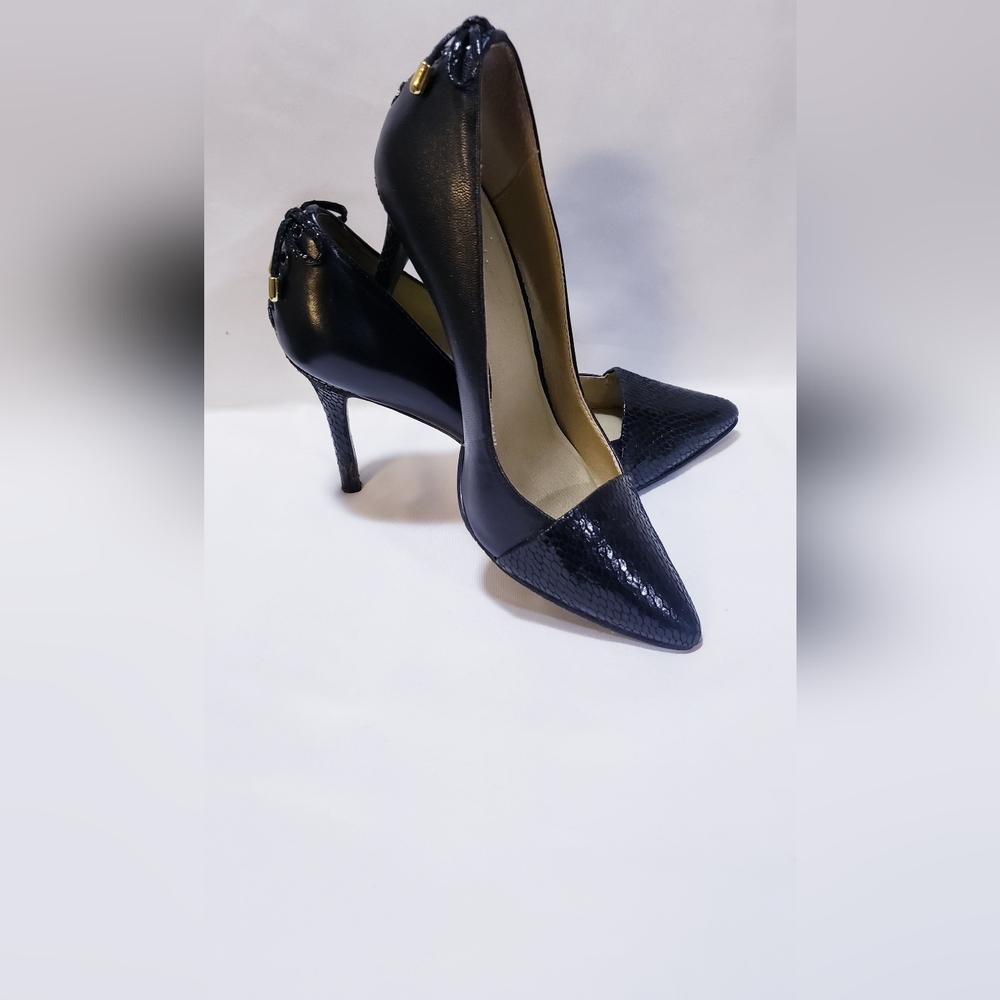 Womens Classic black Pump with heels